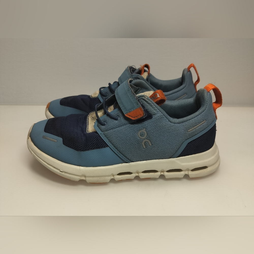 On Running Kids Blue and Navy Sneakers with Orange Accents Size K3